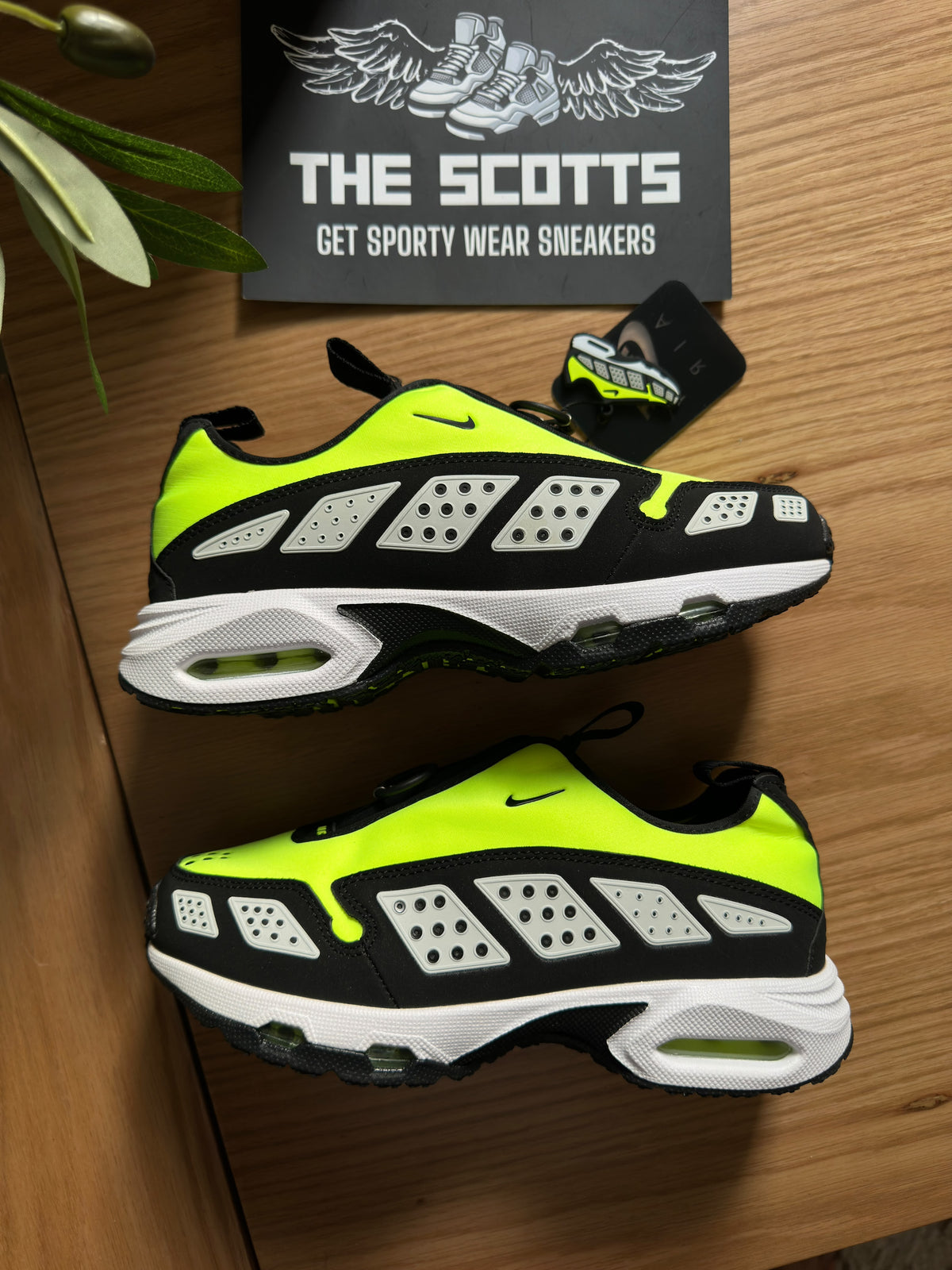 Nike Air Max SNDR "Electric Green"