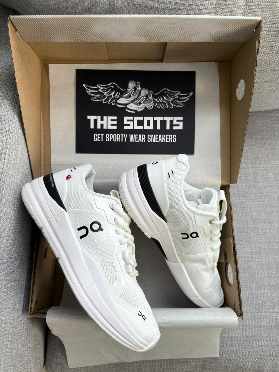 On Running The Roger Pro White Ivory Black