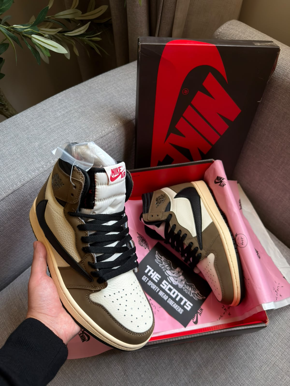 Air Jordan 1 High x Travis Scott mocha