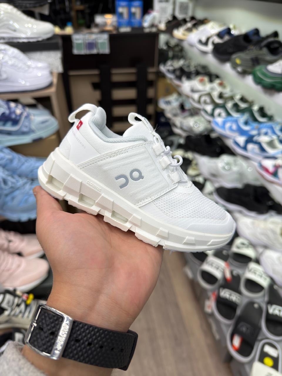 On Running Kids Cloudswift white kids size