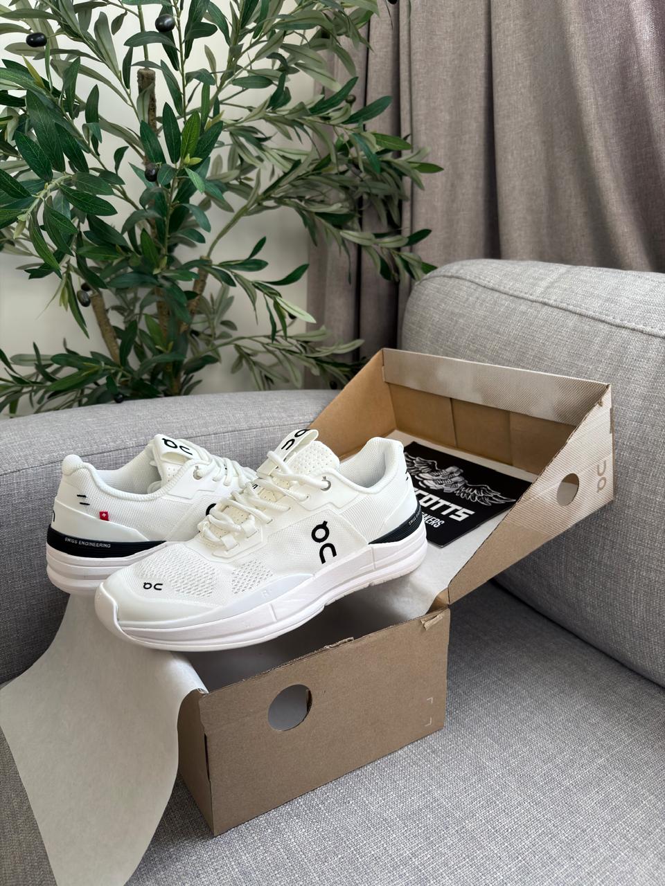 On Running The Roger Pro White Ivory Black