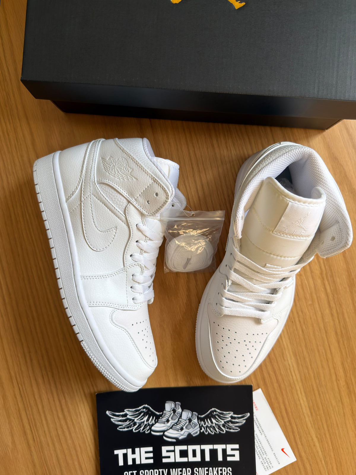 Air Jordan 1 Mid Triple White