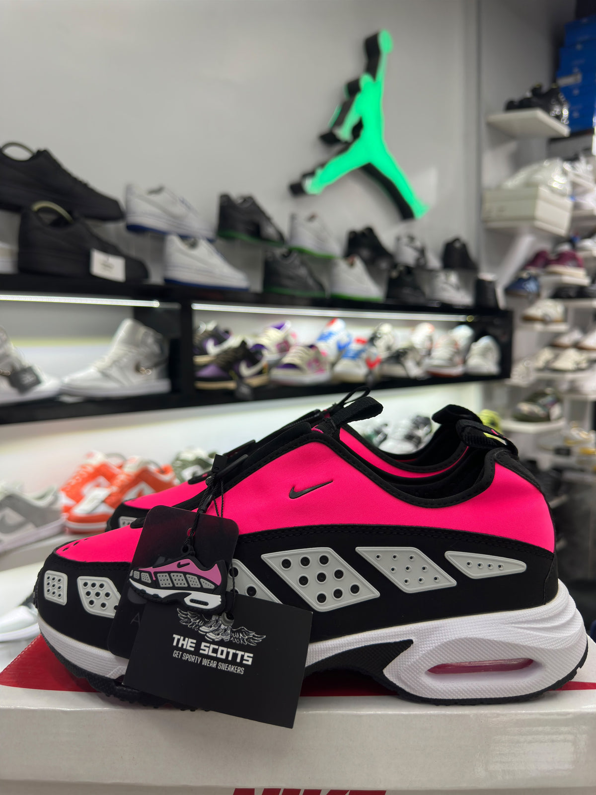Nike Air Max SNDR "Highlighter Pink"