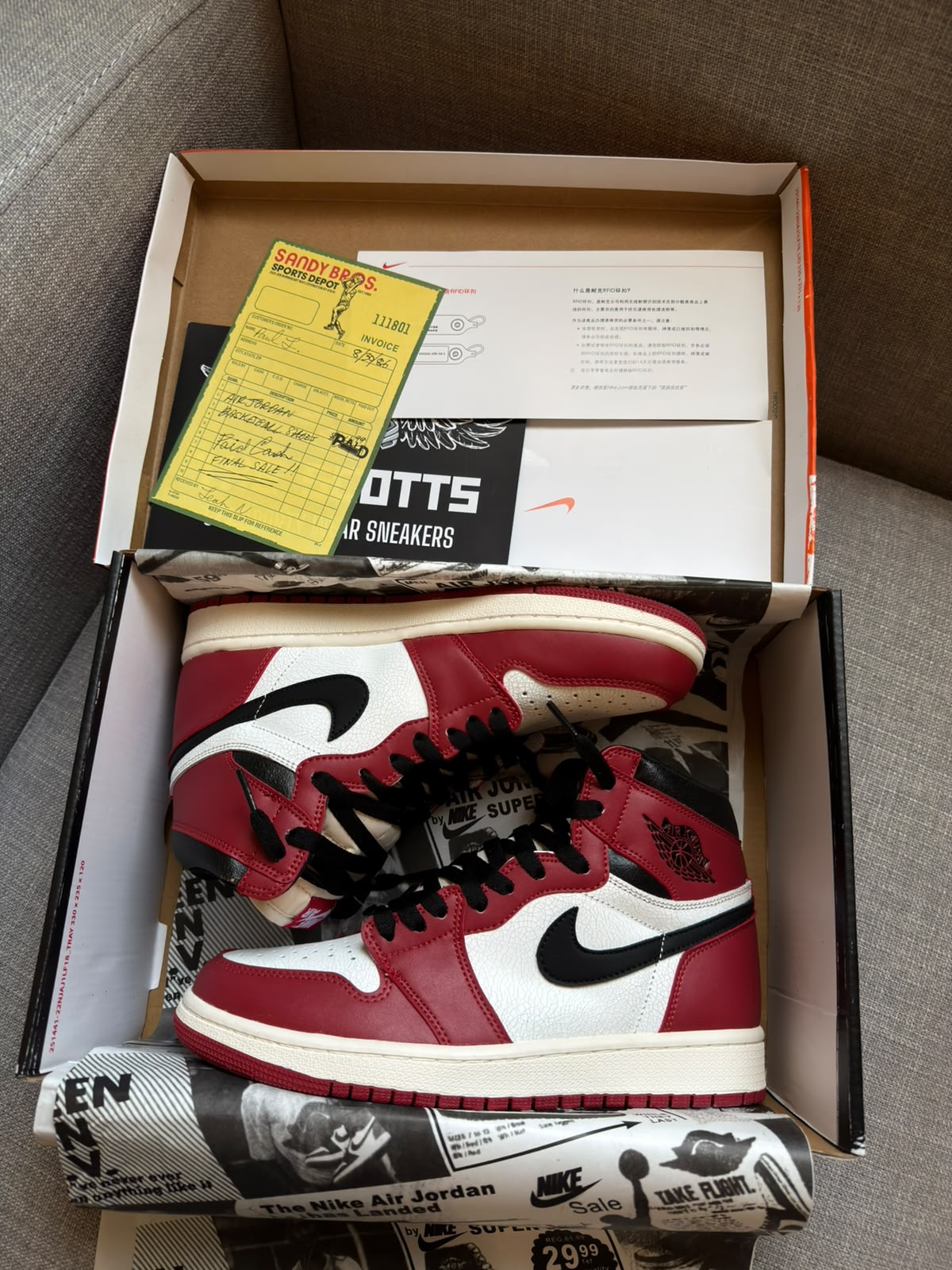 Air Jordan 1 Retro High OG Chicago Lost And Found