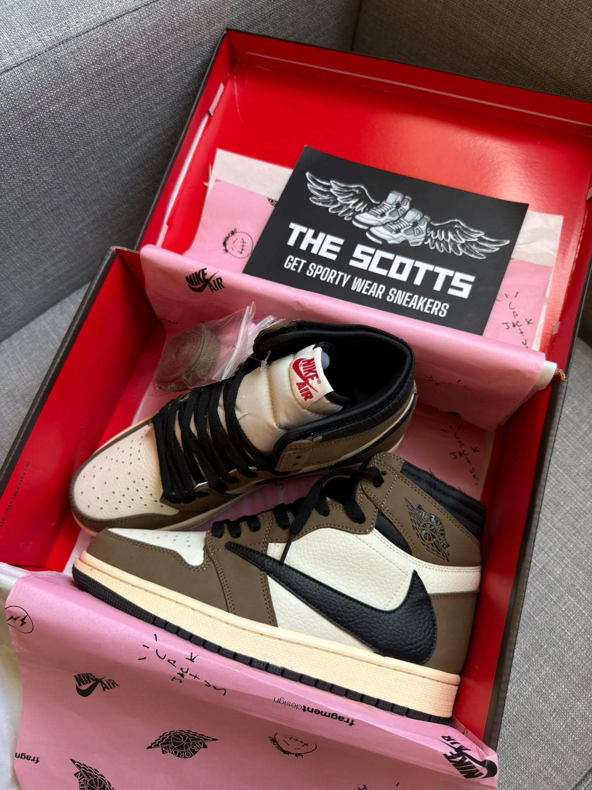 Air Jordan 1 High x Travis Scott mocha