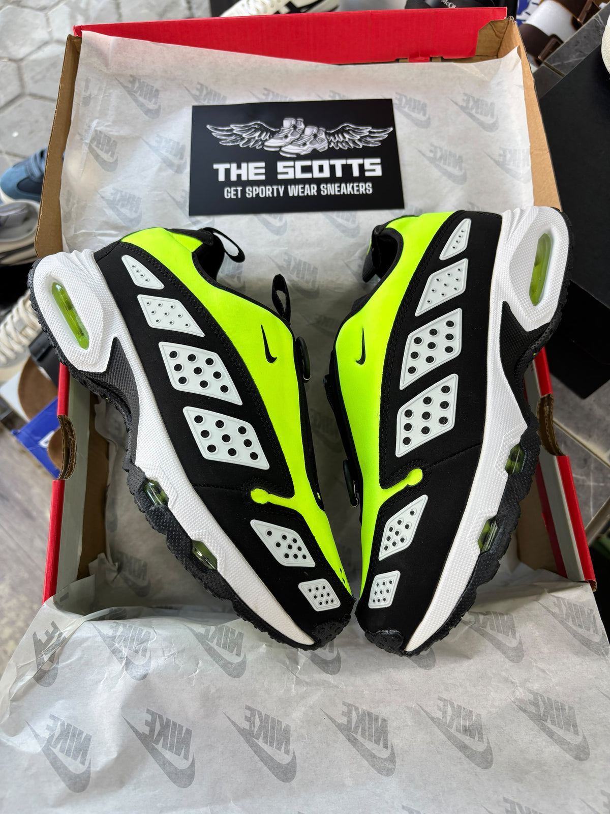 Nike Air Max SNDR "Electric Green"