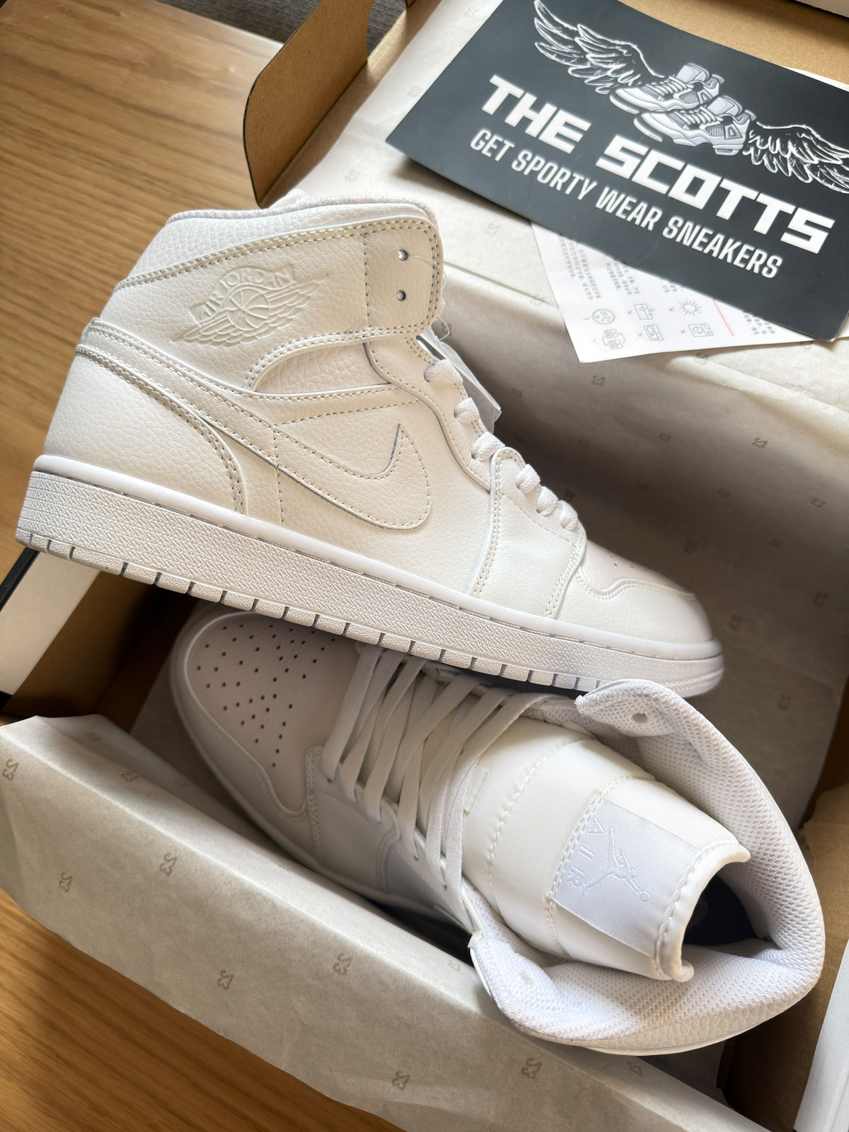 Air Jordan 1 Mid Triple White