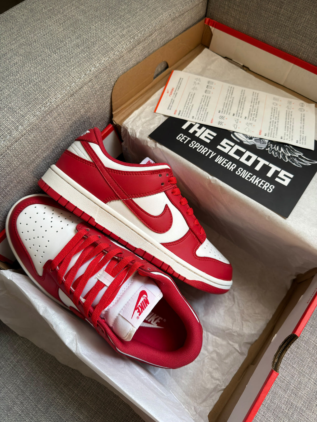 Nike Sb Dunk Low in White/Red University