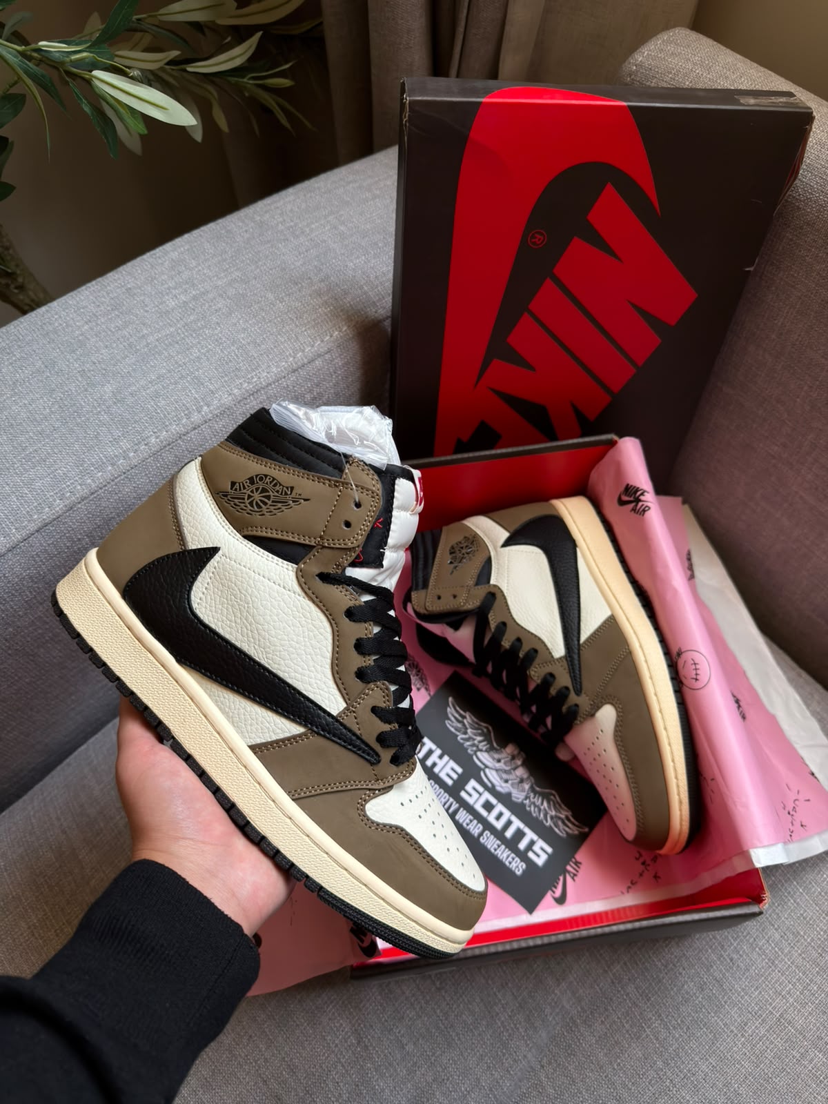 Air Jordan 1 High x Travis Scott mocha