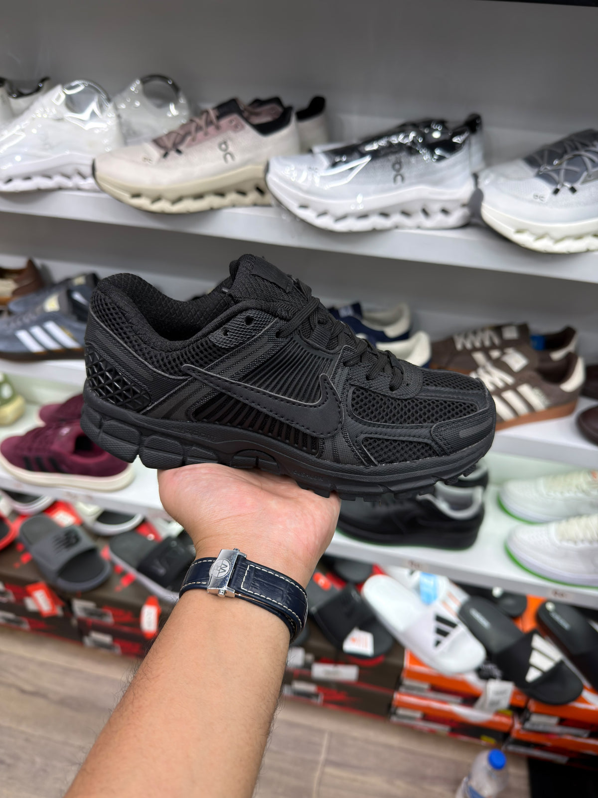 Nike Zoom Vomero 5 "Triple Black"