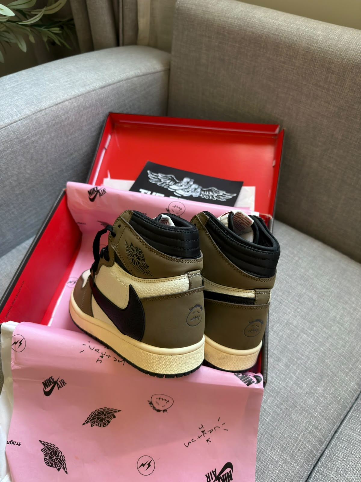 Air Jordan 1 High x Travis Scott mocha