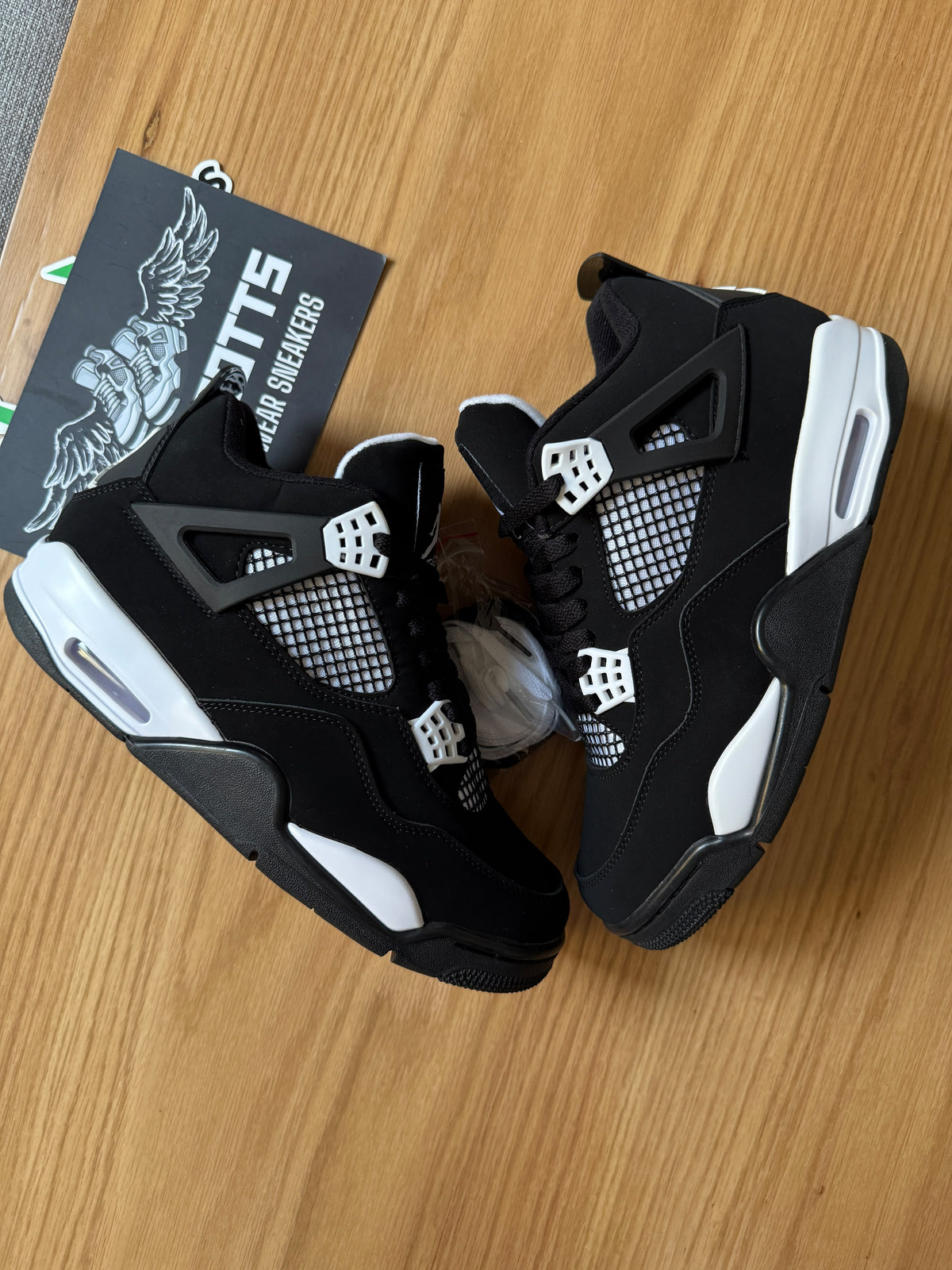 Nike  Air Jordan 4 "White Thunder