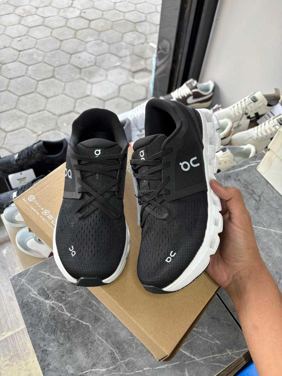 On Cloud X 4 Black | White