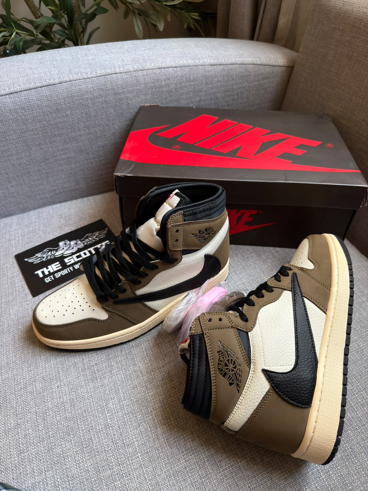 Air Jordan 1 High x Travis Scott mocha