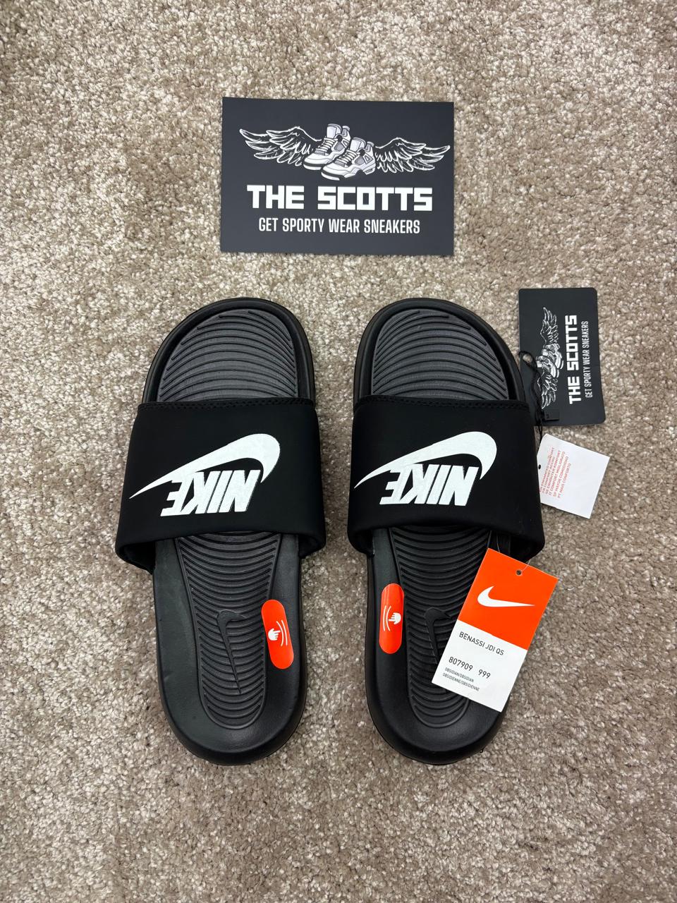 Nike tech  Slipper black white