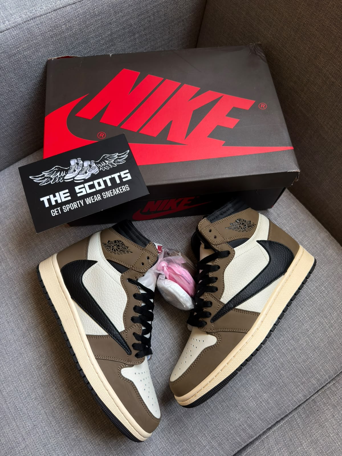 Air Jordan 1 High x Travis Scott mocha